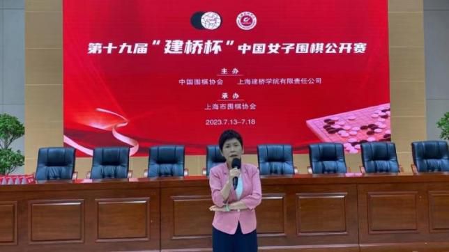 双性骚受撅着屁股挨c开腿