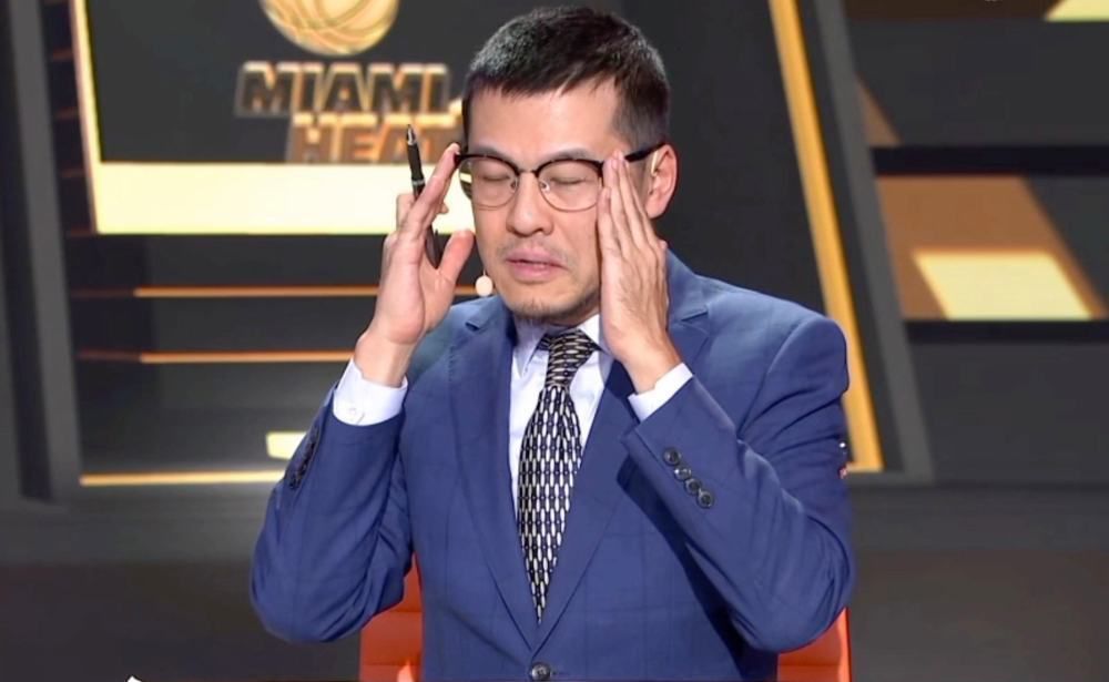亚洲浴室男男gay2022