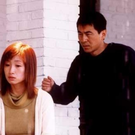 美女扒开尿口给男人看